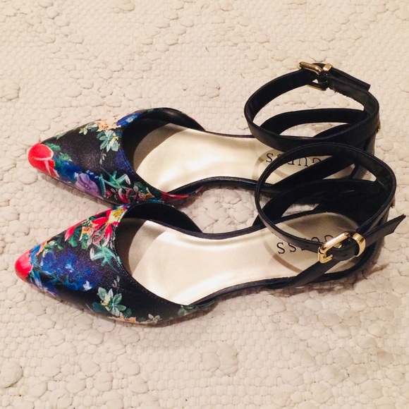 GUESS Floral Flats - Size 6.5-7 - Picture 3 of 6
